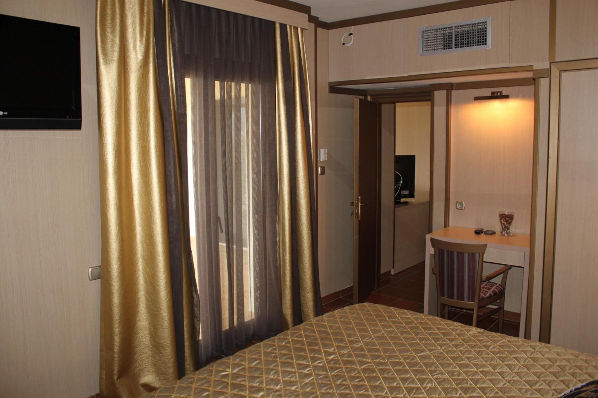 Chris & Eve Mansion Hotel โคโมทินี ภายนอก รูปภาพ