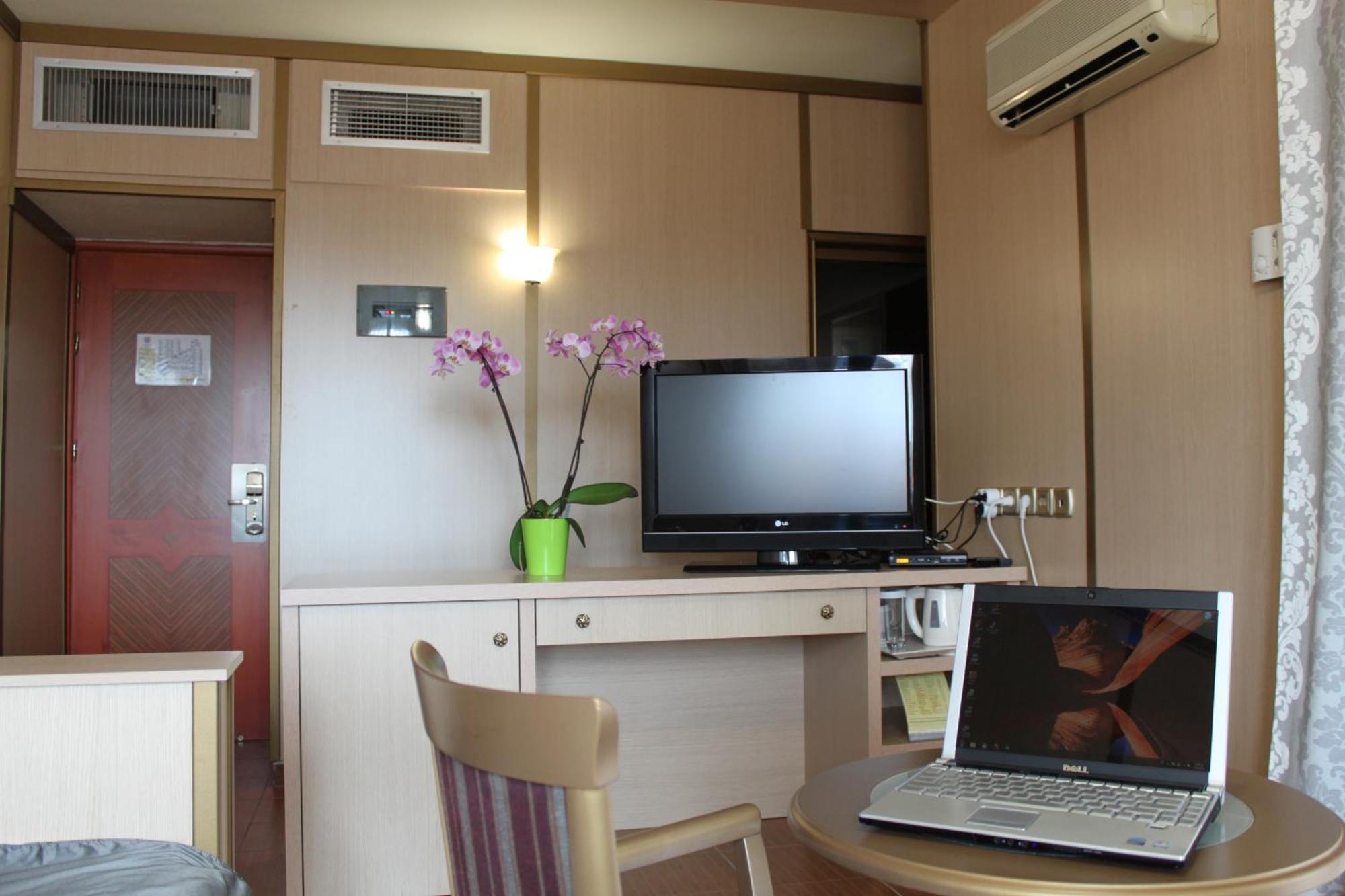 Chris & Eve Mansion Hotel โคโมทินี ภายนอก รูปภาพ